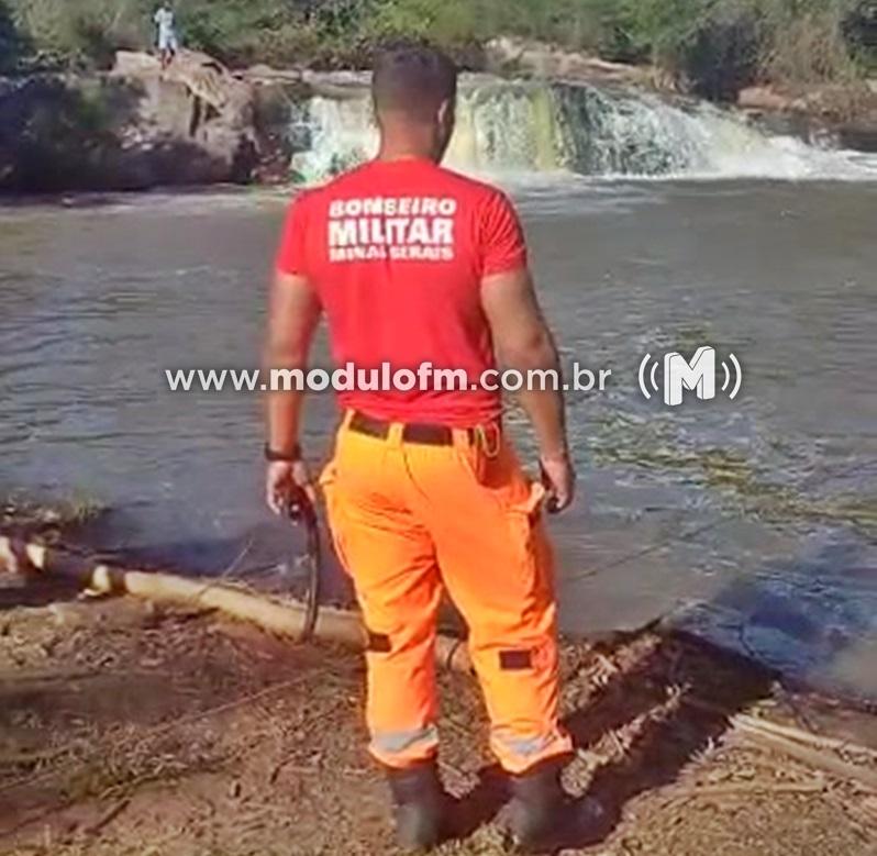 Homem desaparece após se afogar em rio 